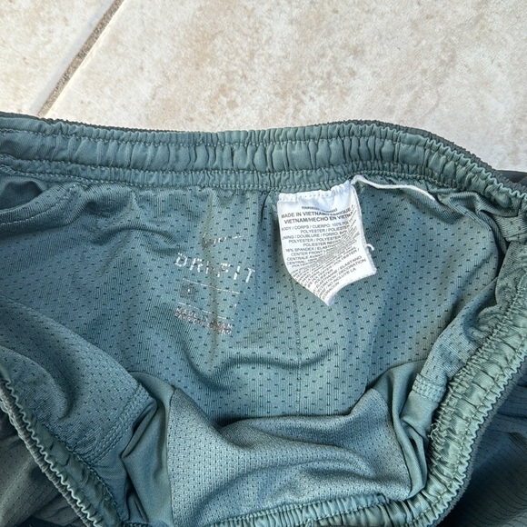 Nike soul cycle green mens shorts size medium - Picture 5 of 8